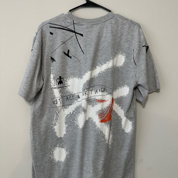 Zara Graphic T-shirt - Picture 2 of 2